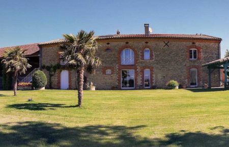 G&icirc;te n&deg;31G100751 Avignonet-Lauragais - Haute-Garonne - vue de la ferme sud