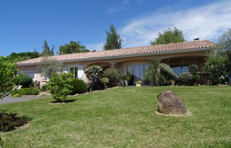 G&icirc;te n&deg;31G101202 Villeneuve-de-Rivi&egrave;re - Haute-Garonne - Vue d' ensemble ext&eacute; de la maison (4)