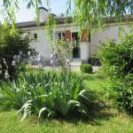 Vue du jardin sur la terrasse Vue du jardin sur la terrasse