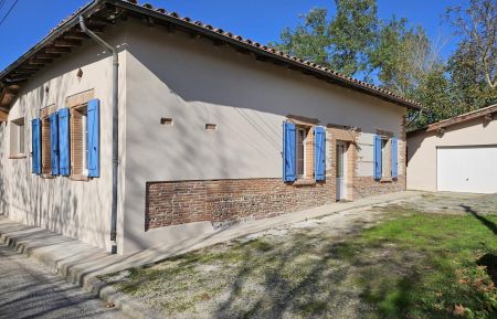 G&icirc;te n&deg;31G101731 Lasserre-Prad&egrave;re - Haute-Garonne - La fa&ccedil;ade de la maisoun