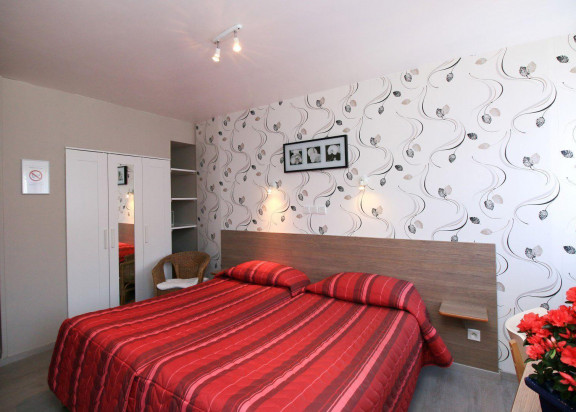 HOTEL 3* - UNE ETAPE COSMOPOLITE&nbsp;(HOT23) BAGNERES DE LUCHON - HOTEL 3* - UNE ETAPE COSMOPOLITE